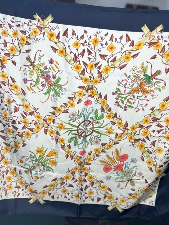 Handbags - GUCCI SILK SCARF